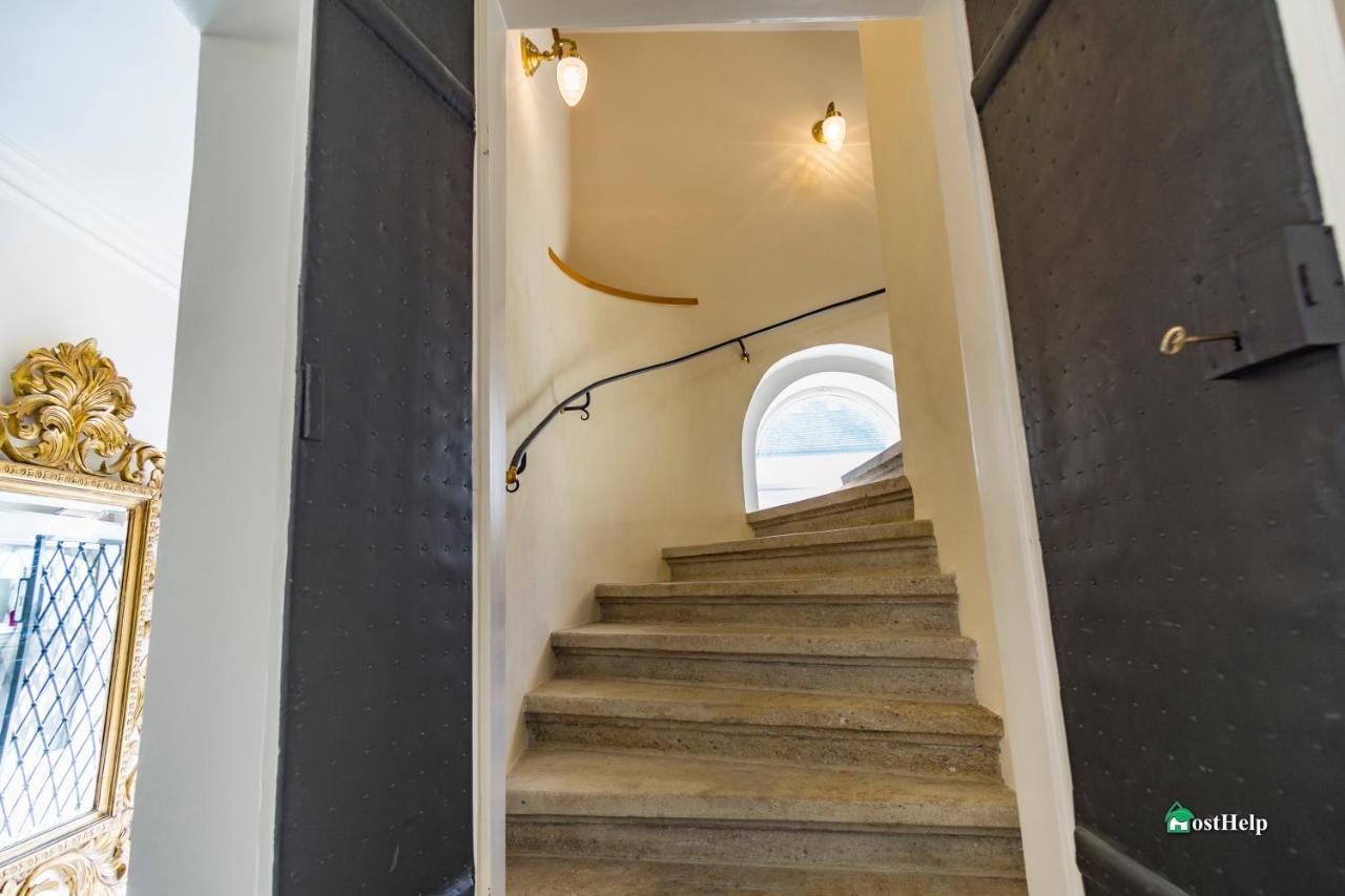 Villa With Hot-Tub, Terrace And Garden, Wenceslass Square Prague Exterior photo