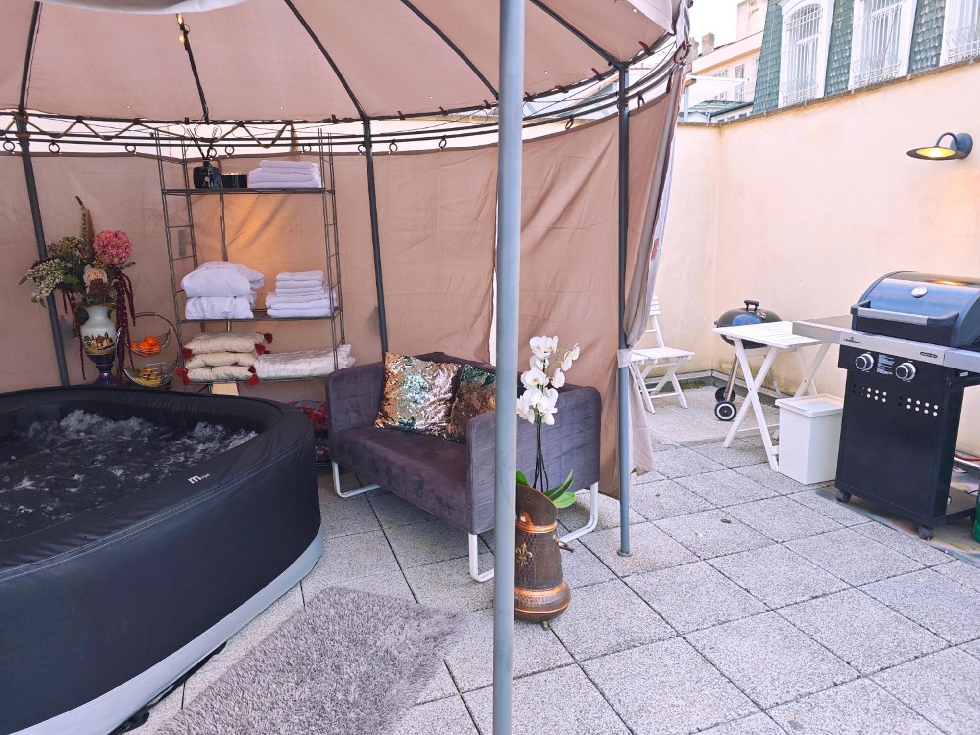 Villa With Hot-Tub, Terrace And Garden, Wenceslass Square Prague Exterior photo