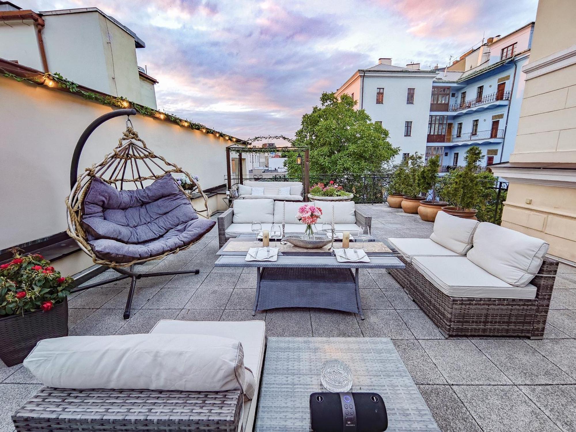 Villa With Hot-Tub, Terrace And Garden, Wenceslass Square Prague Exterior photo