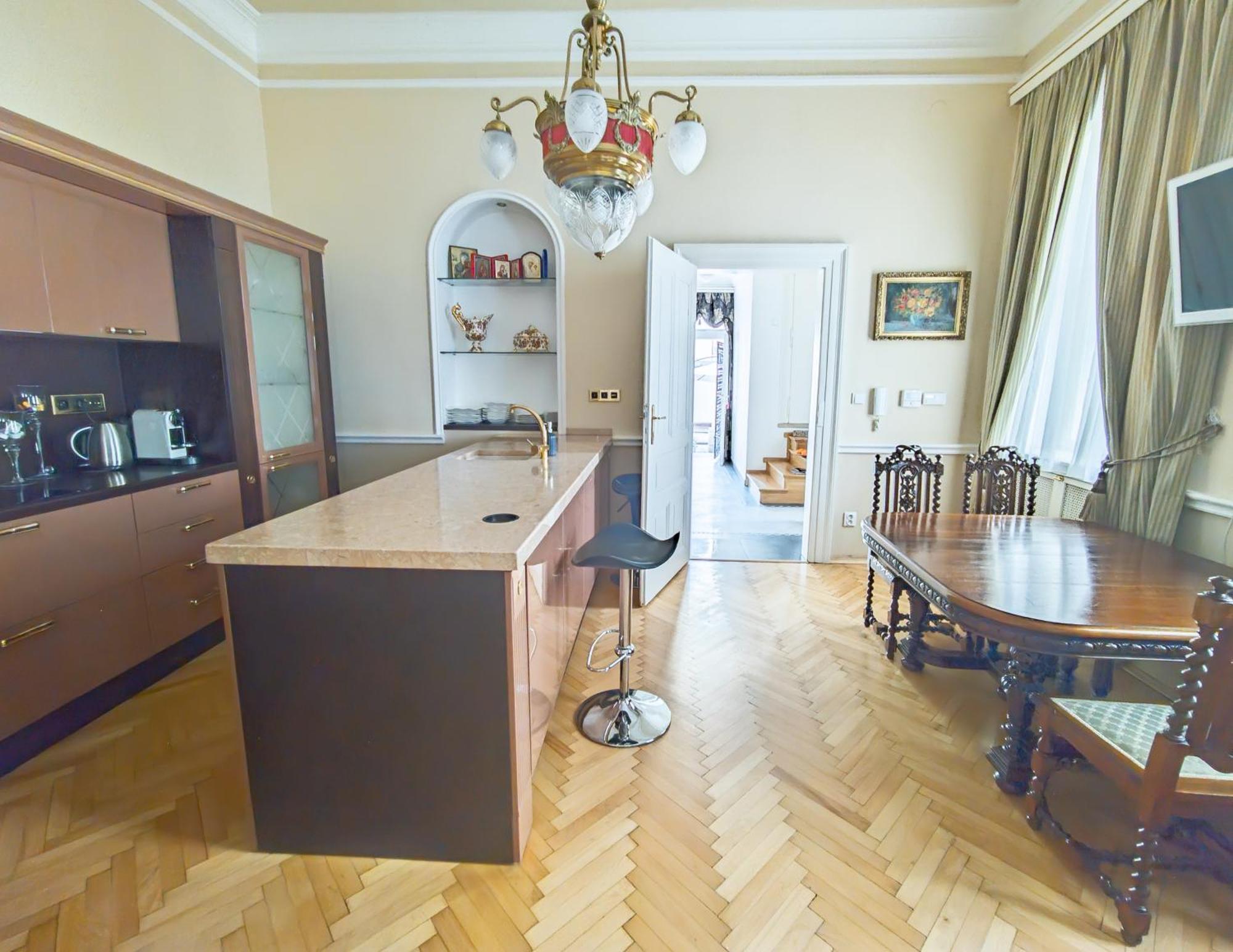 Villa With Hot-Tub, Terrace And Garden, Wenceslass Square Prague Exterior photo